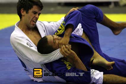 Felipe Costa submits in semi-finals of worlds.